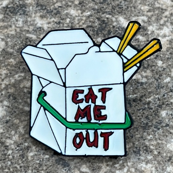 Eat‎ me out Funny brooch lapel pin backpack pin hat pin - Picture 1 of 3